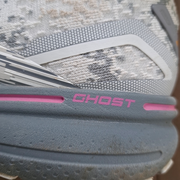 Brooks Gray Athletic Shoes with Speckled Design - Picture 6 of 13